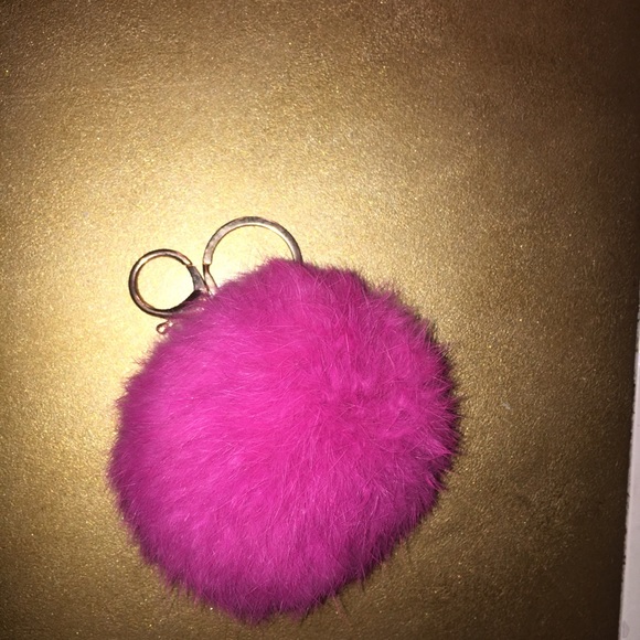 Pink puff ball keychain - Picture 2 of 3